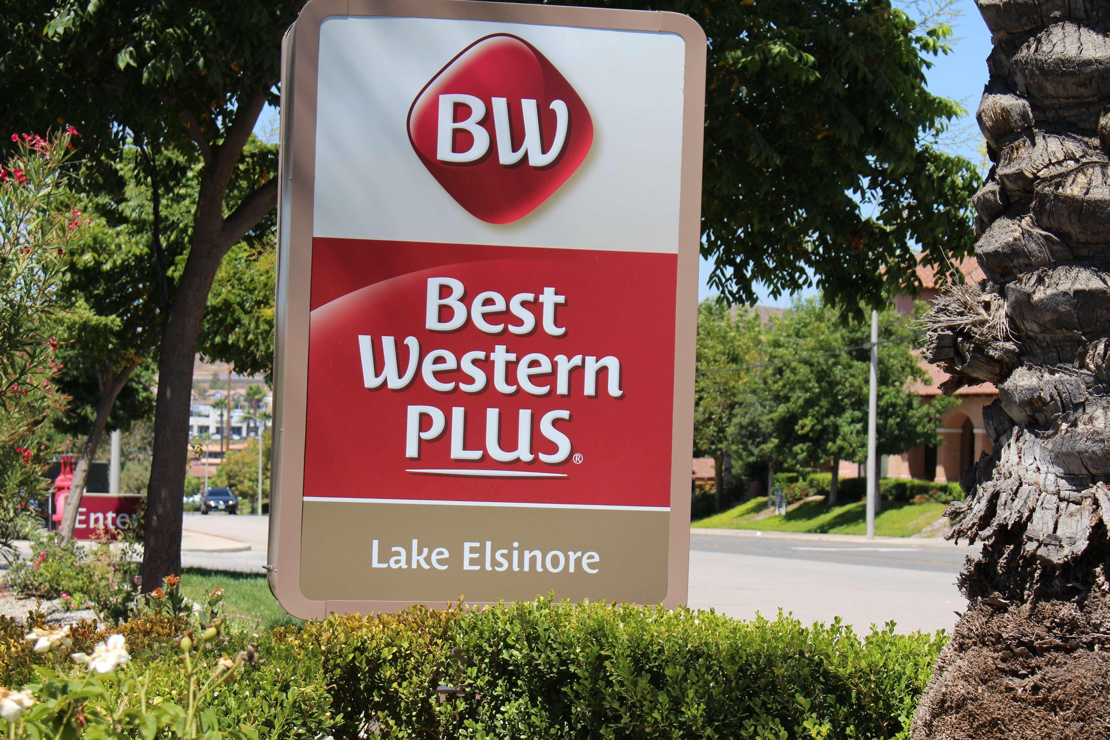 Best Western Plus Lake Elsinore Inn & Suites Bagian luar foto