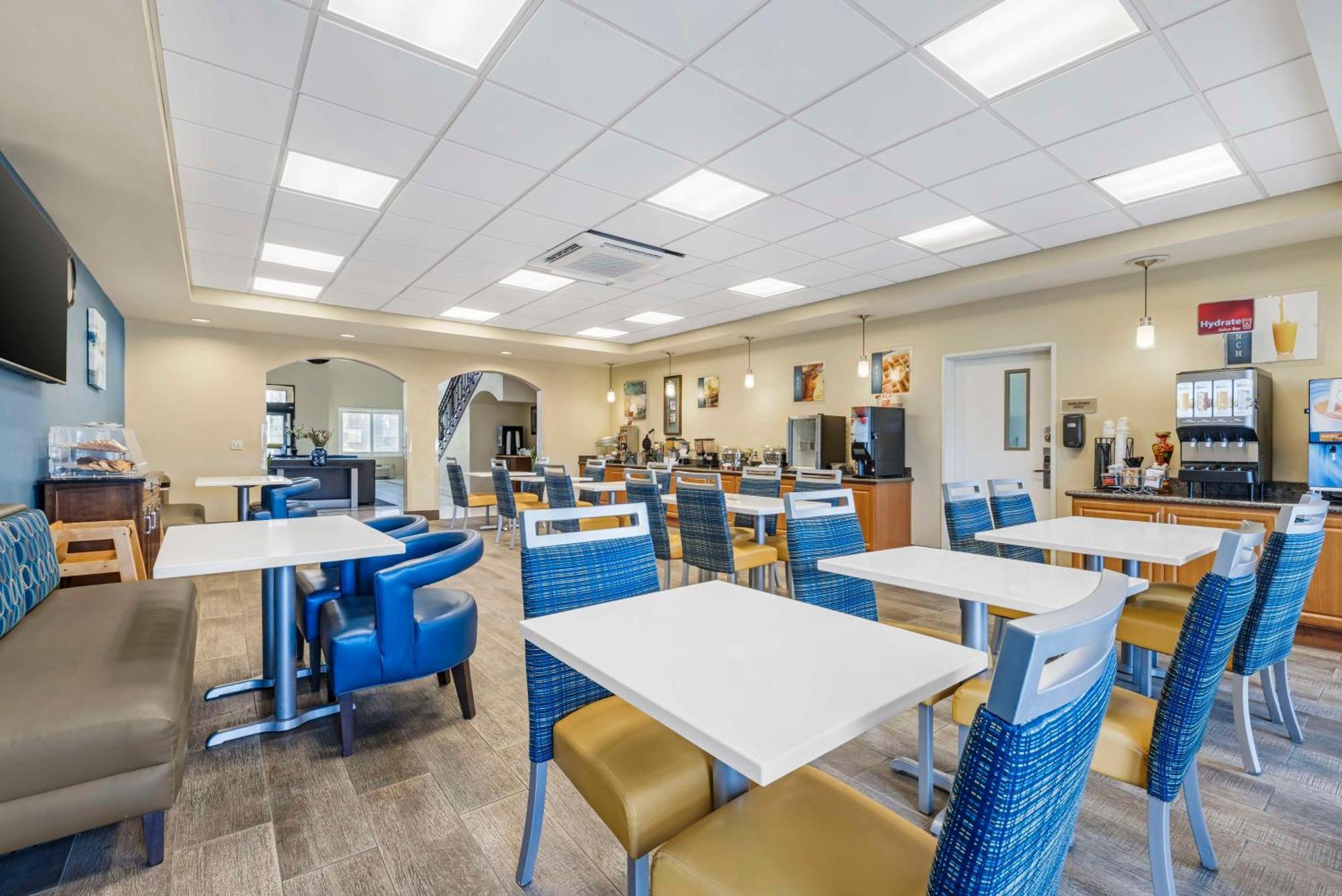 Best Western Plus Lake Elsinore Inn & Suites Bagian luar foto