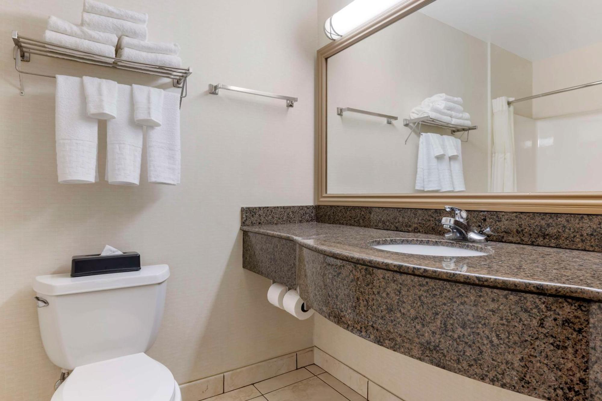 Best Western Plus Lake Elsinore Inn & Suites Bagian luar foto