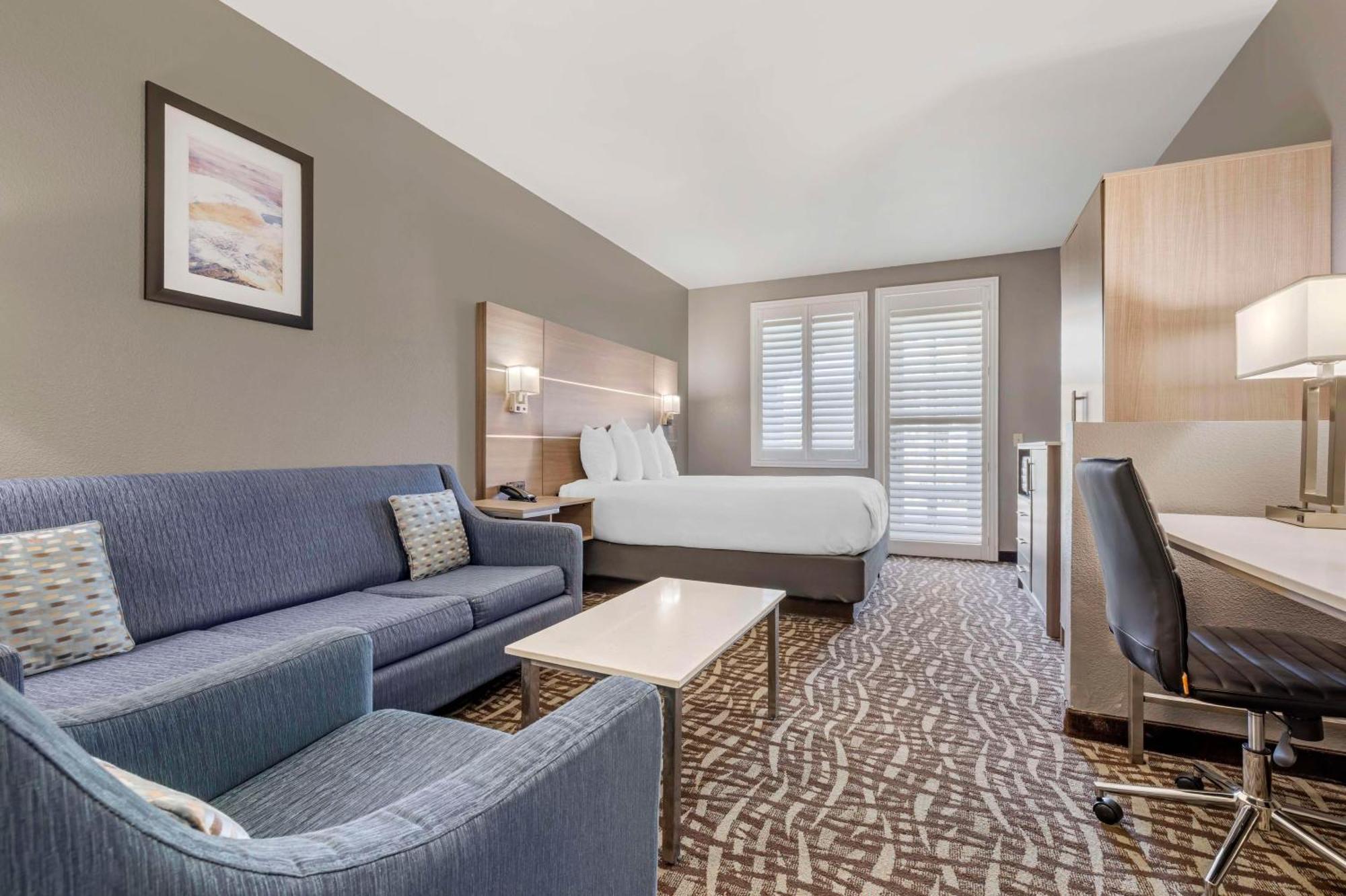 Best Western Plus Lake Elsinore Inn & Suites Bagian luar foto