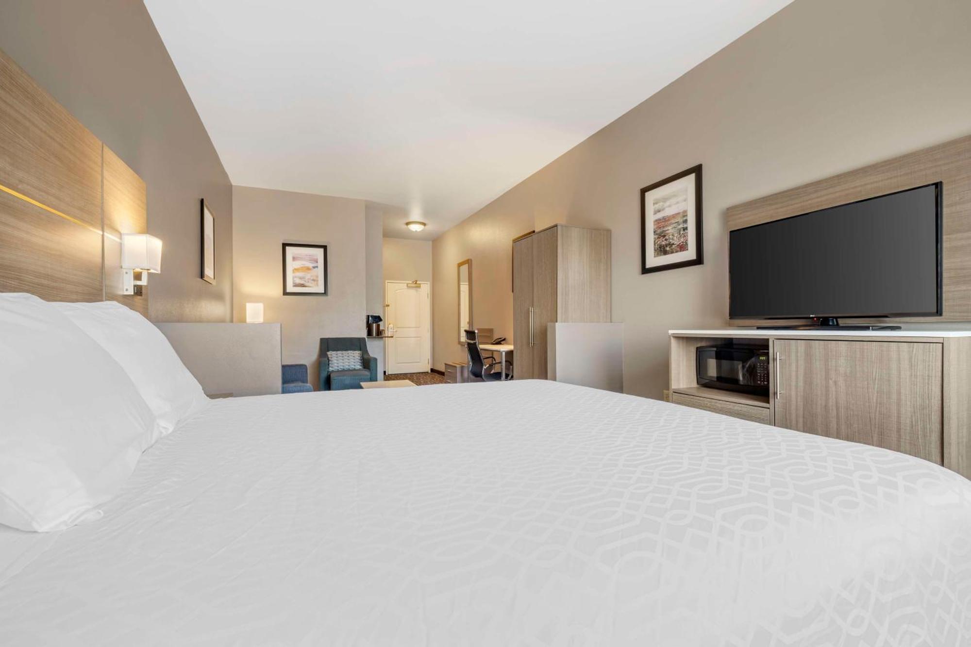 Best Western Plus Lake Elsinore Inn & Suites Bagian luar foto