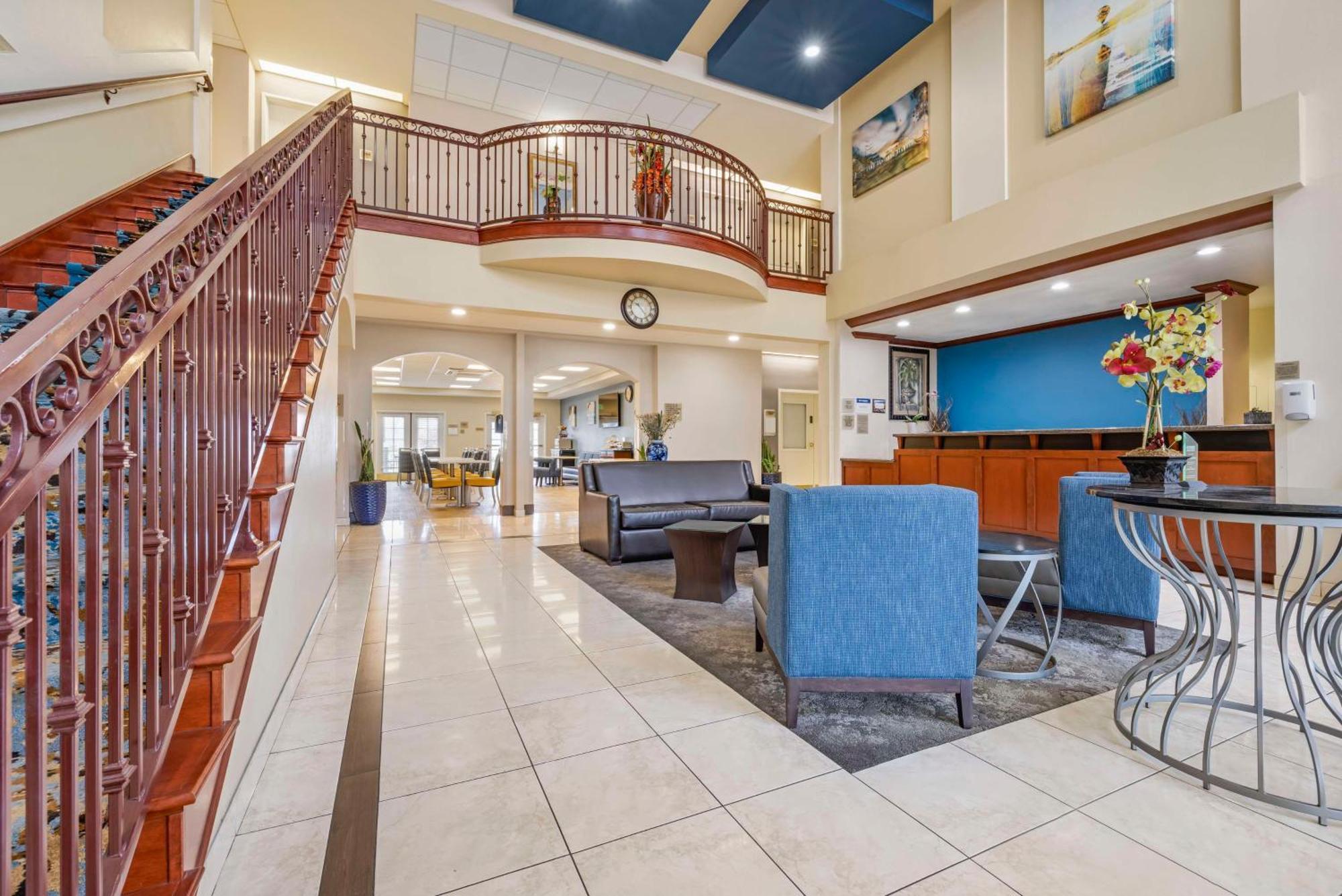 Best Western Plus Lake Elsinore Inn & Suites Bagian luar foto