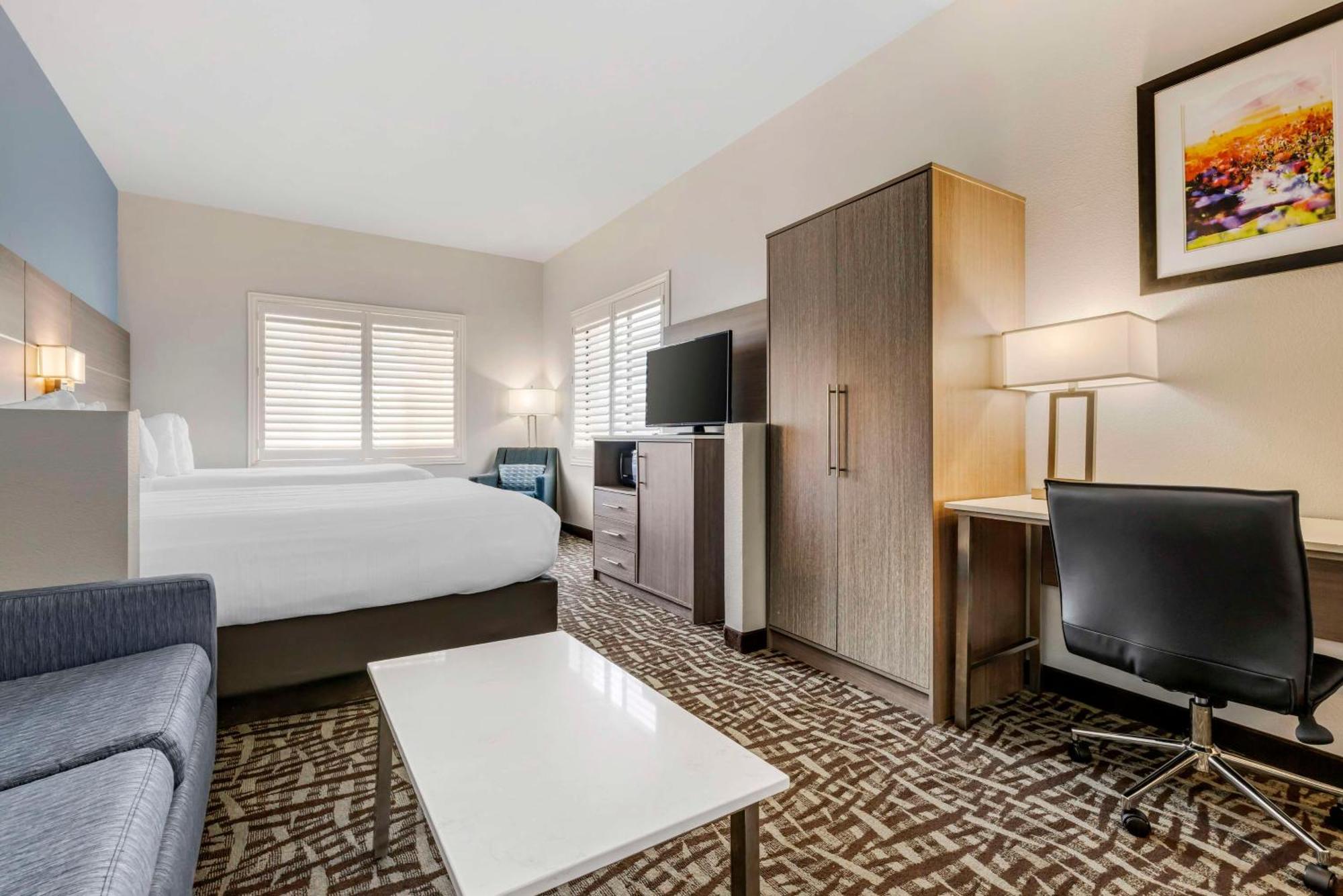 Best Western Plus Lake Elsinore Inn & Suites Bagian luar foto