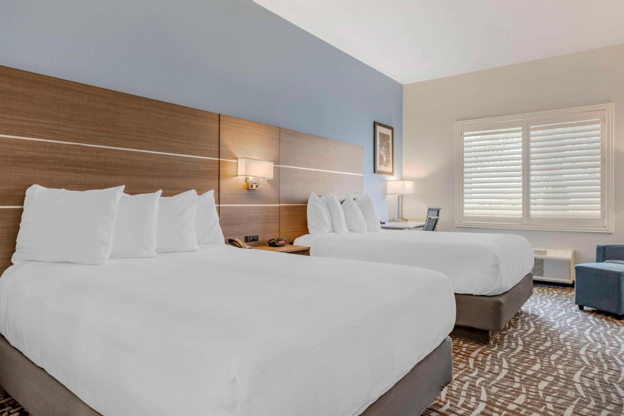 Best Western Plus Lake Elsinore Inn & Suites Bagian luar foto