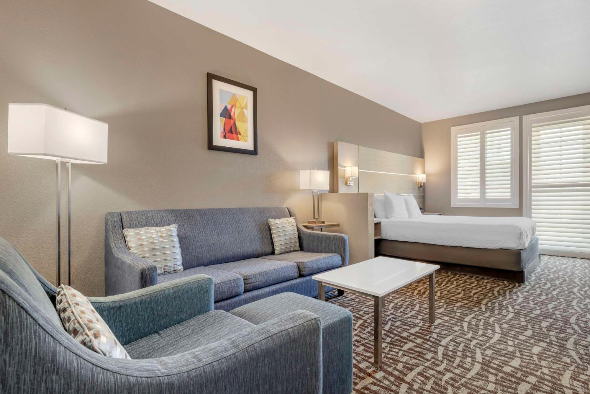 Best Western Plus Lake Elsinore Inn & Suites Bagian luar foto