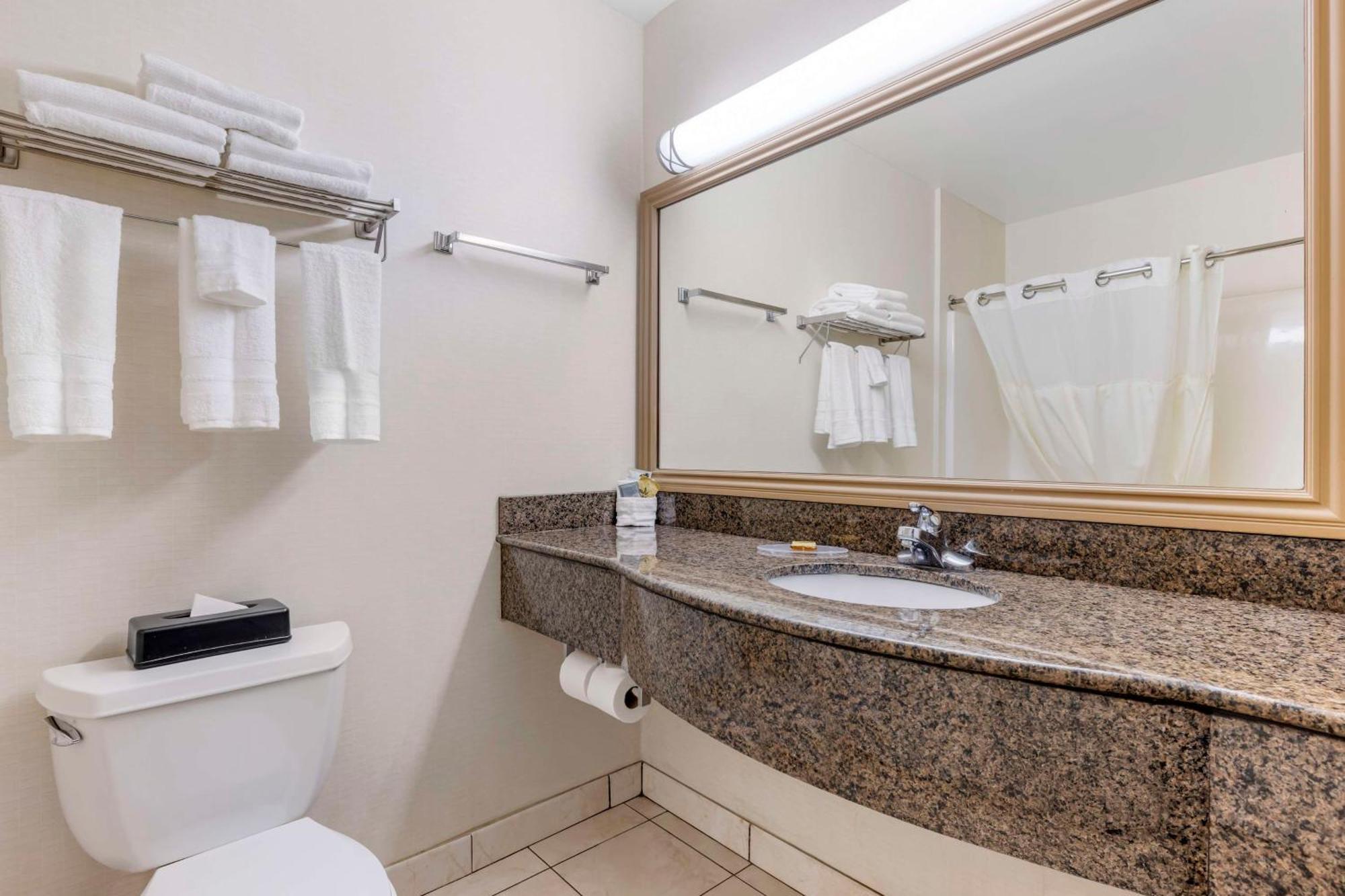 Best Western Plus Lake Elsinore Inn & Suites Bagian luar foto