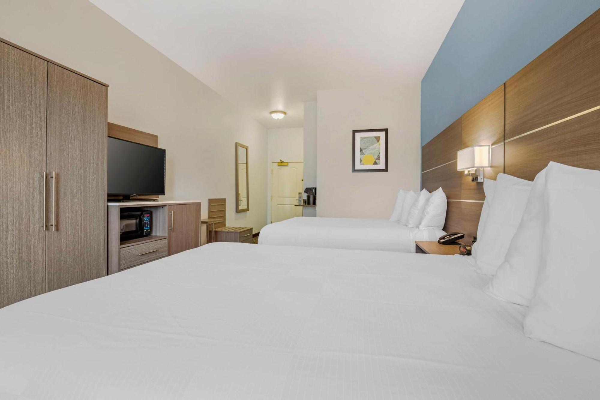 Best Western Plus Lake Elsinore Inn & Suites Bagian luar foto