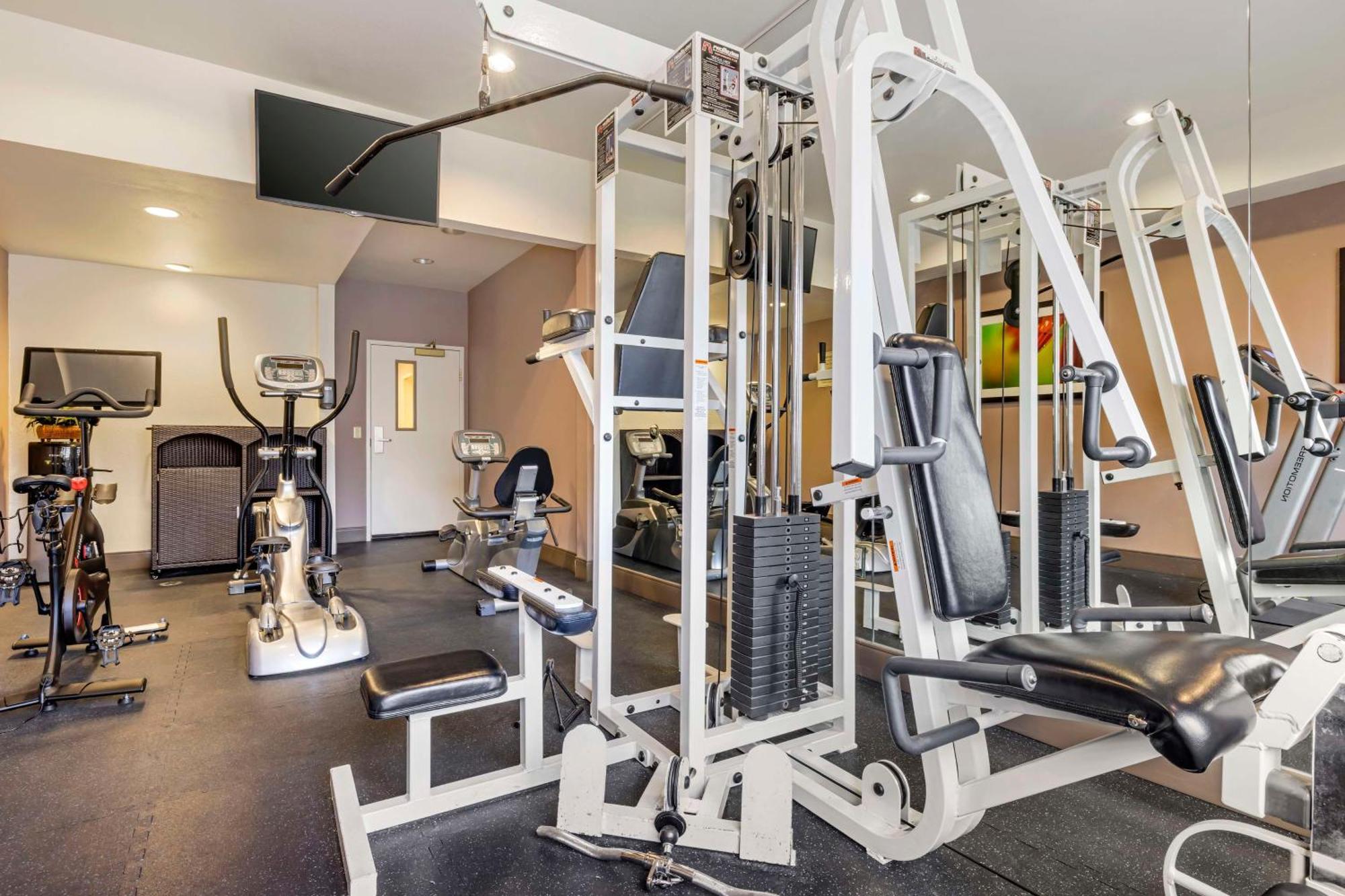 Best Western Plus Lake Elsinore Inn & Suites Bagian luar foto