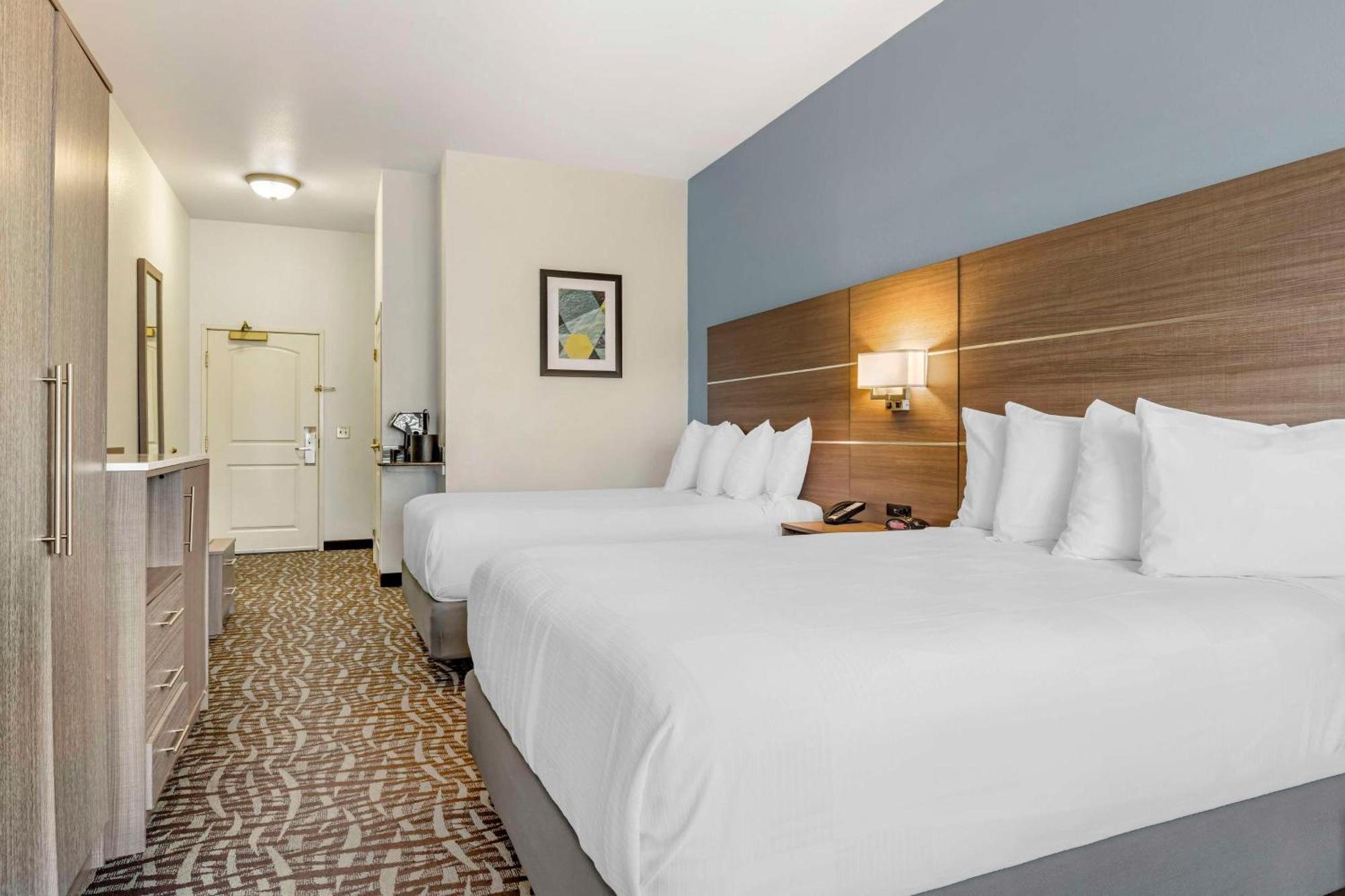 Best Western Plus Lake Elsinore Inn & Suites Bagian luar foto