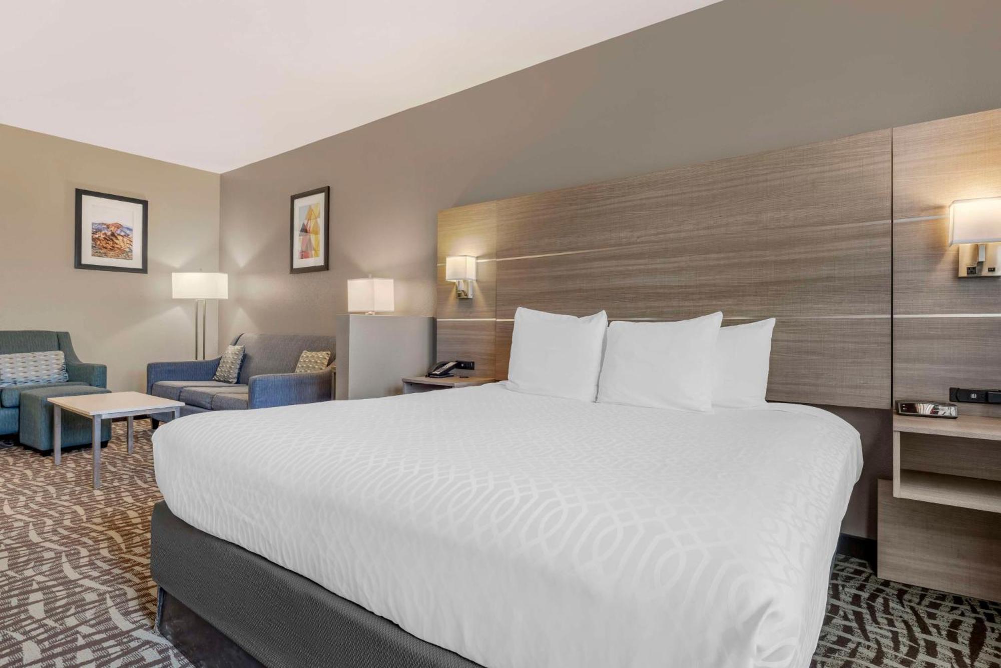 Best Western Plus Lake Elsinore Inn & Suites Bagian luar foto