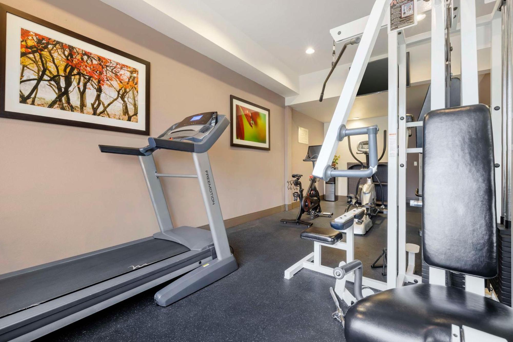 Best Western Plus Lake Elsinore Inn & Suites Bagian luar foto