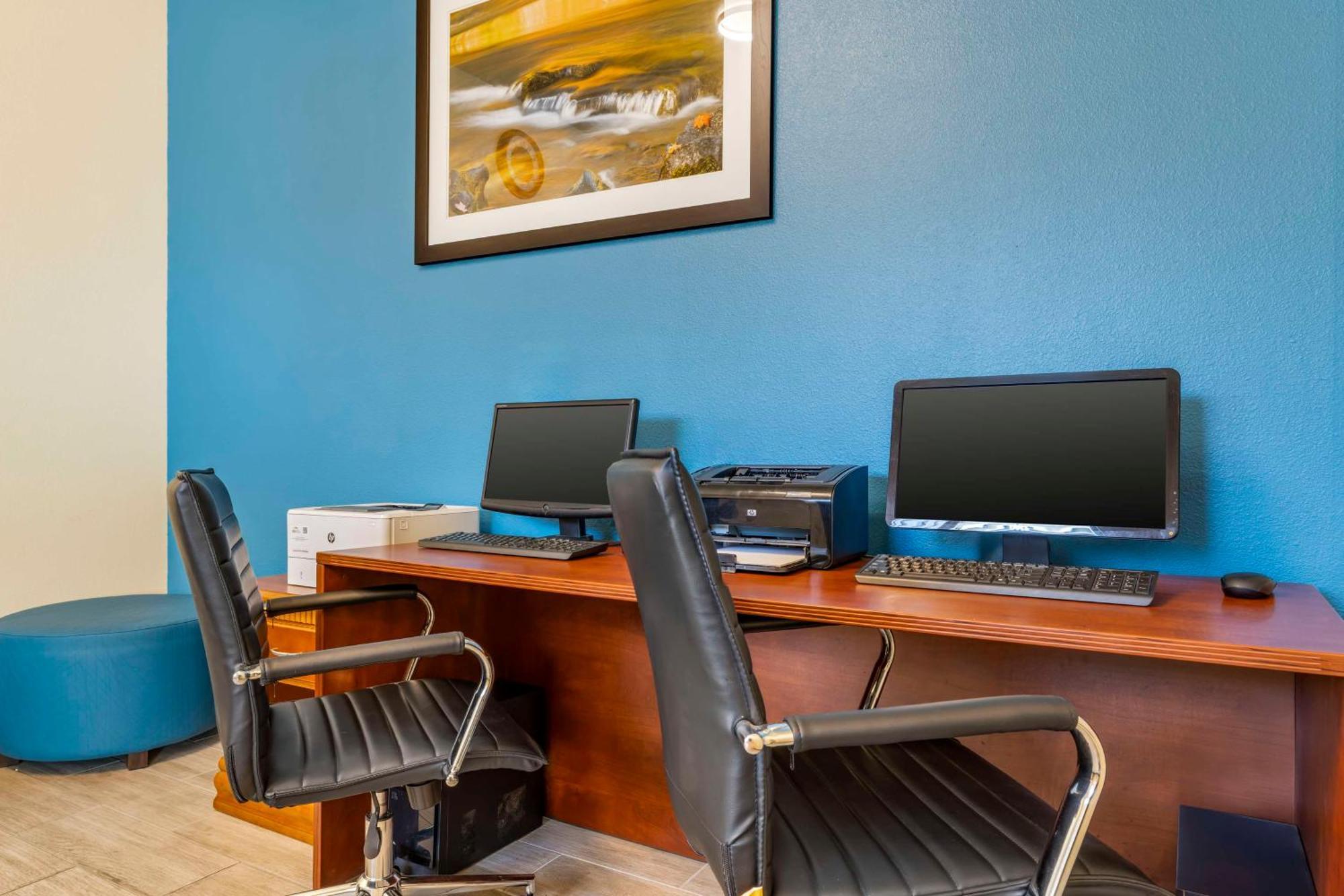Best Western Plus Lake Elsinore Inn & Suites Bagian luar foto