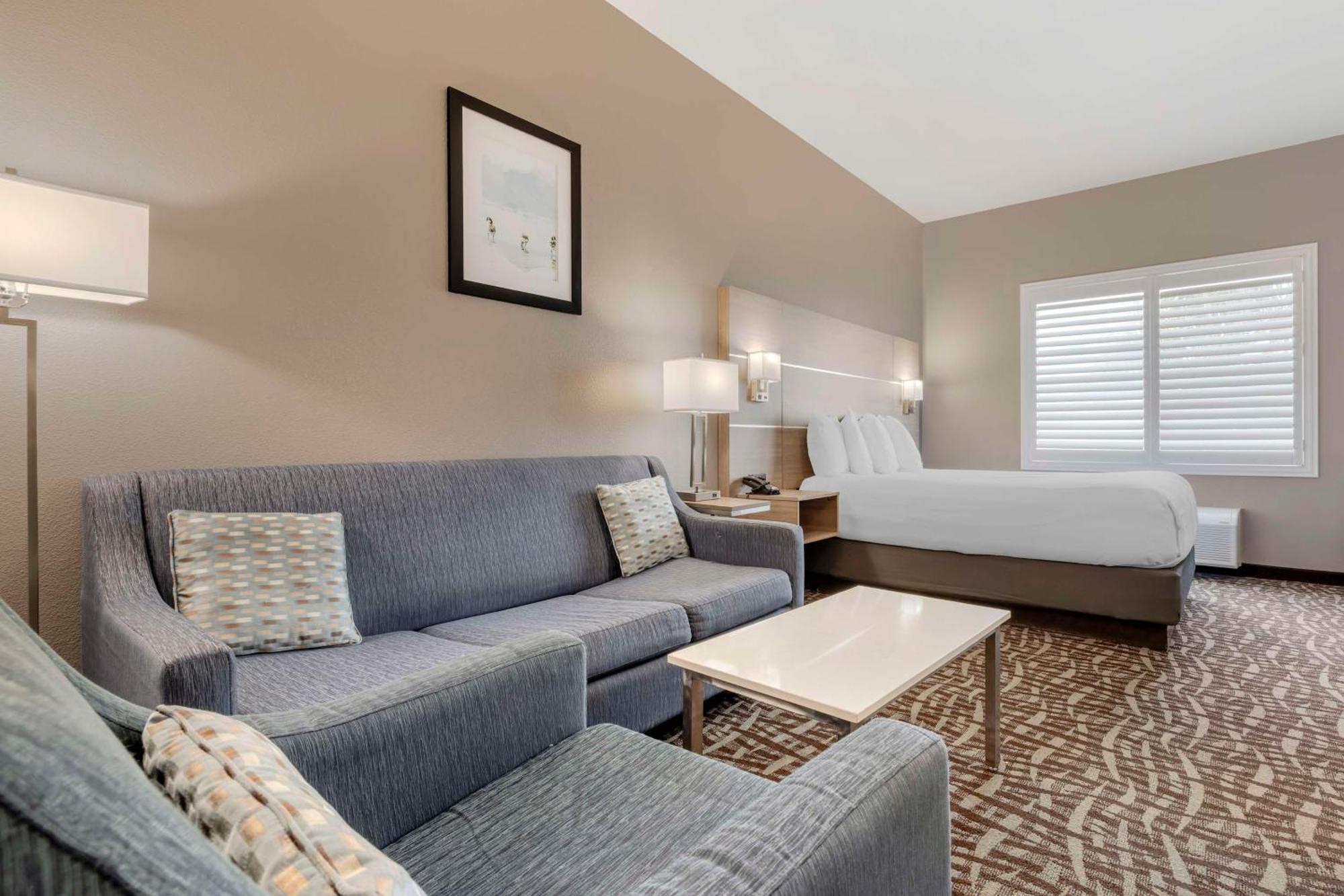 Best Western Plus Lake Elsinore Inn & Suites Bagian luar foto