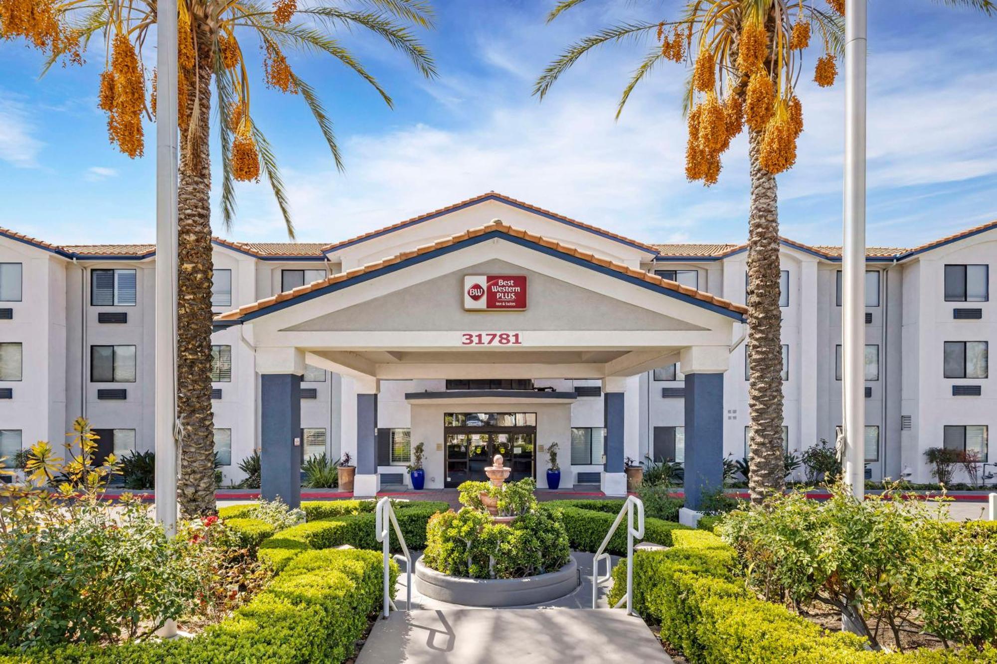 Best Western Plus Lake Elsinore Inn & Suites Bagian luar foto