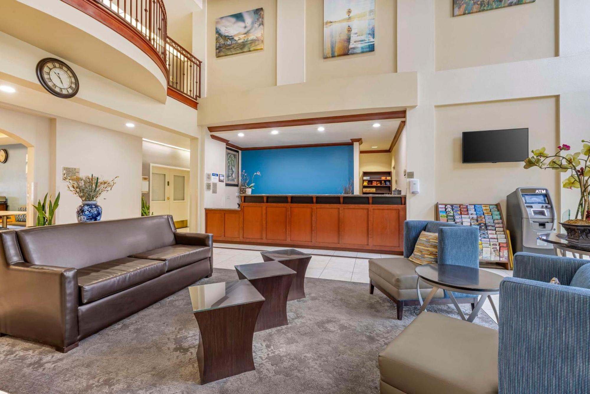 Best Western Plus Lake Elsinore Inn & Suites Bagian luar foto