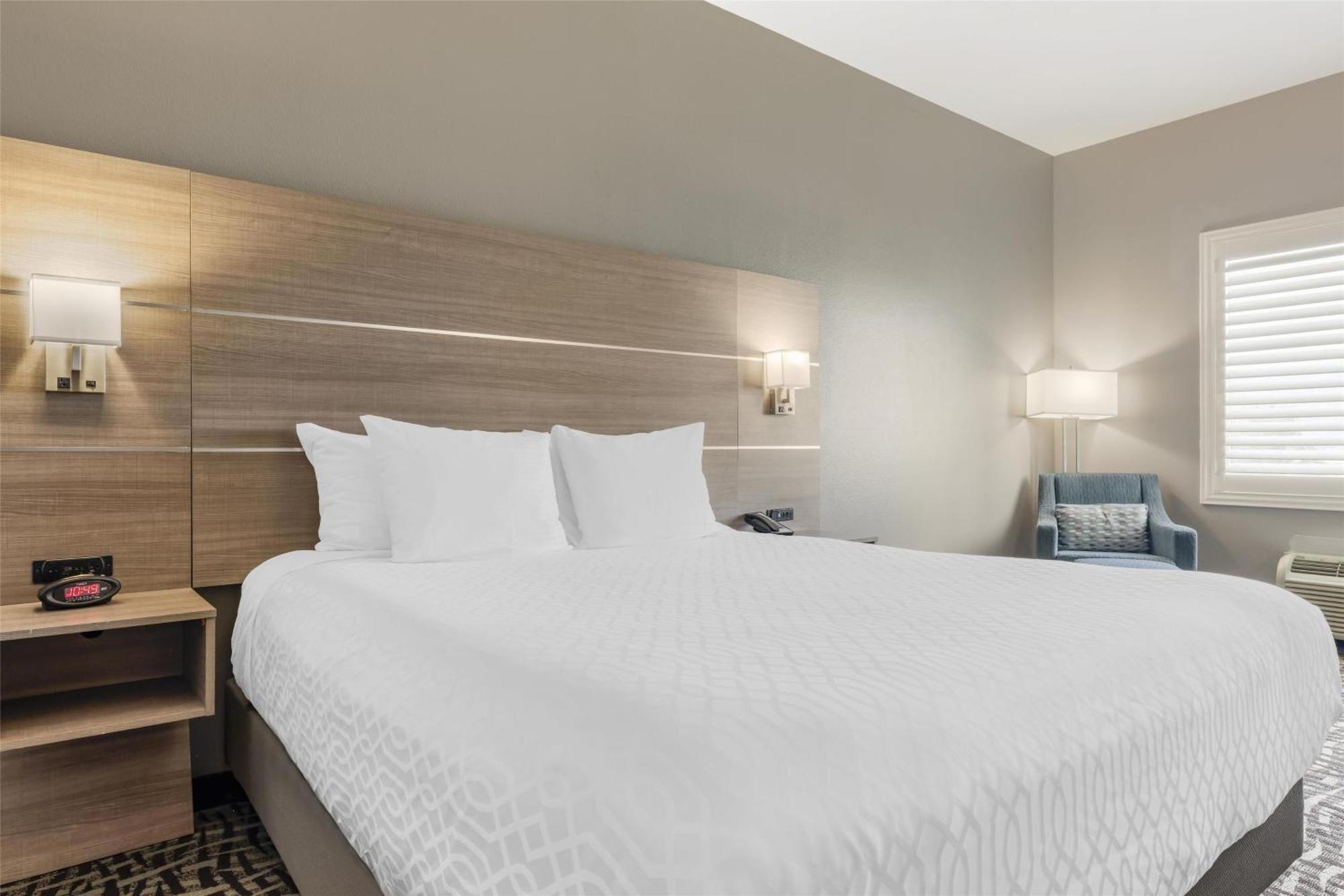 Best Western Plus Lake Elsinore Inn & Suites Bagian luar foto