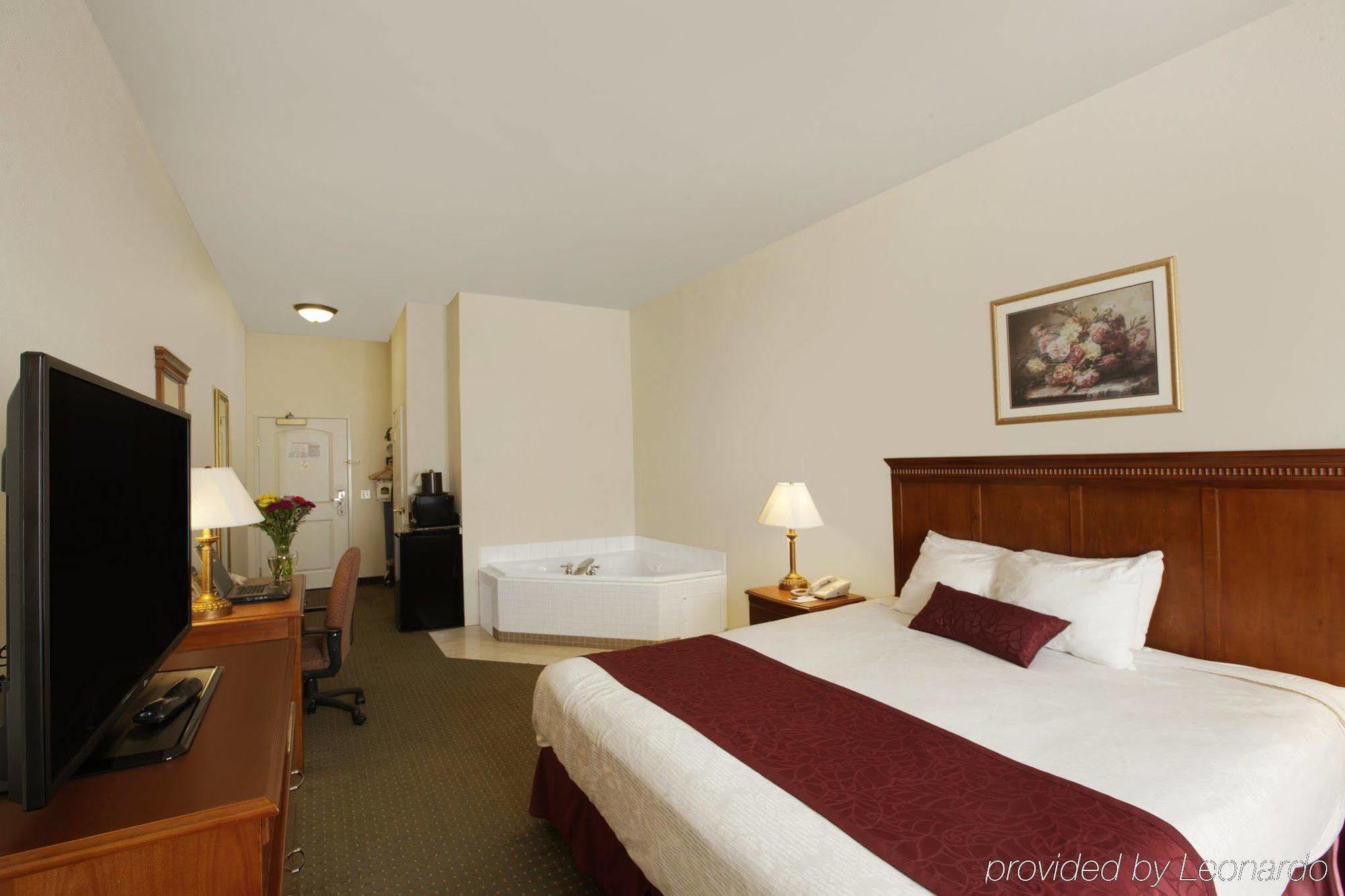 Best Western Plus Lake Elsinore Inn & Suites Bagian luar foto